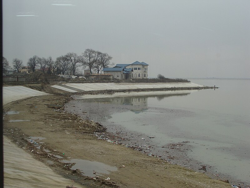 File:Lacul Mihăileşti-Cornetu.JPG