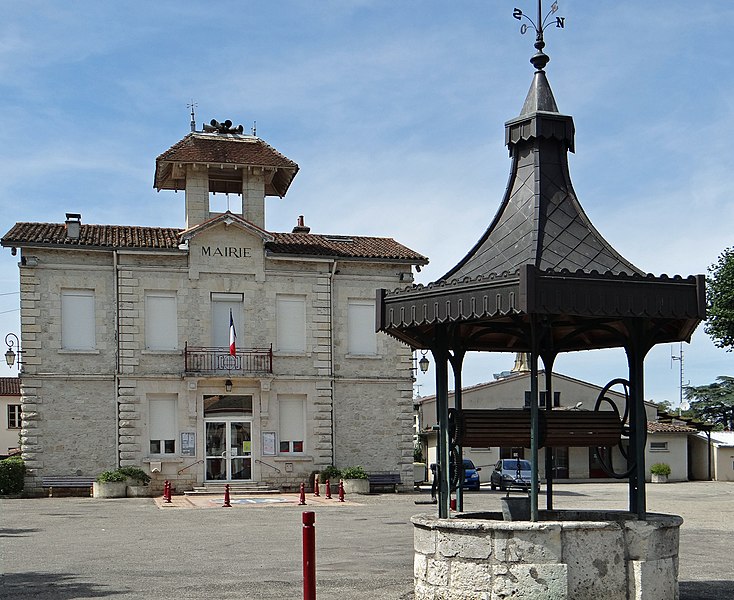 File:Laroque-Timbaut - Mairie -1.jpg