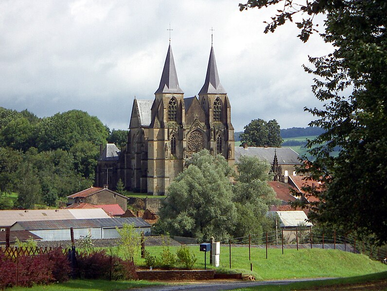 File:Notre-Dame d'Avioth2.jpg