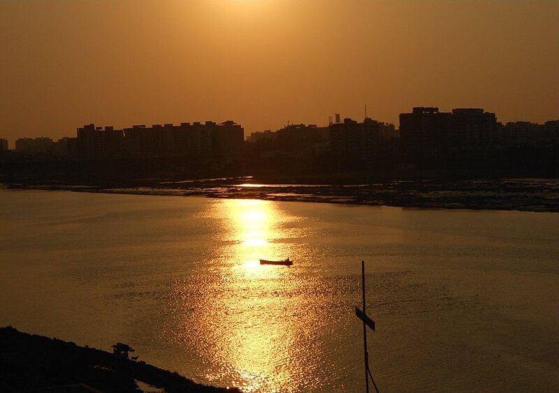 File:Tapi river.jpg