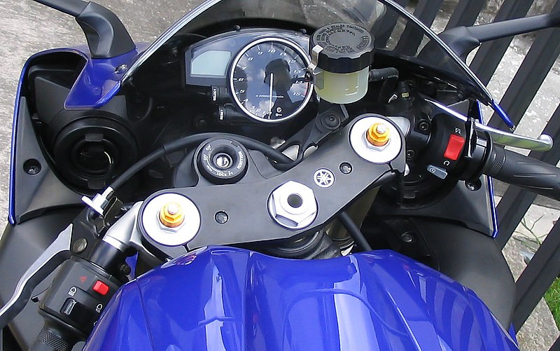 File:Yamaha YZF-R1 Instruments.jpg