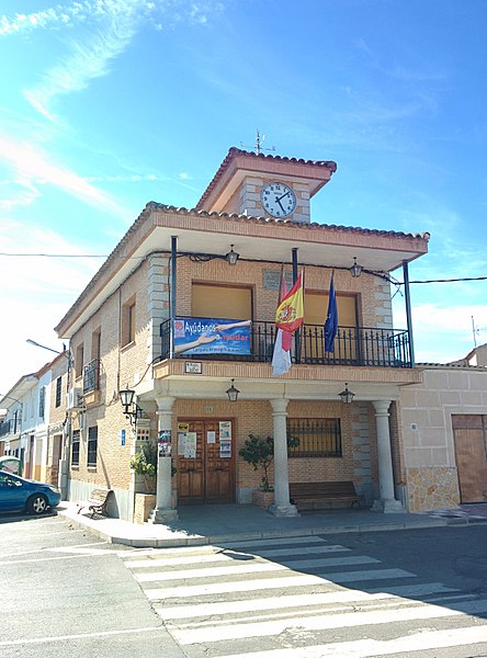 File:Ayuntamiento de Chueca.jpg