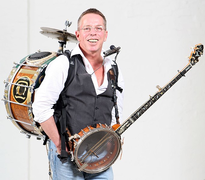 Файл:Chris Lejeune - One-Man-Band.jpg