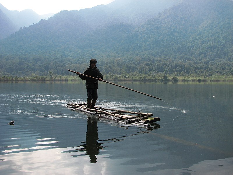 File:Glao Glow Lake 1.jpg