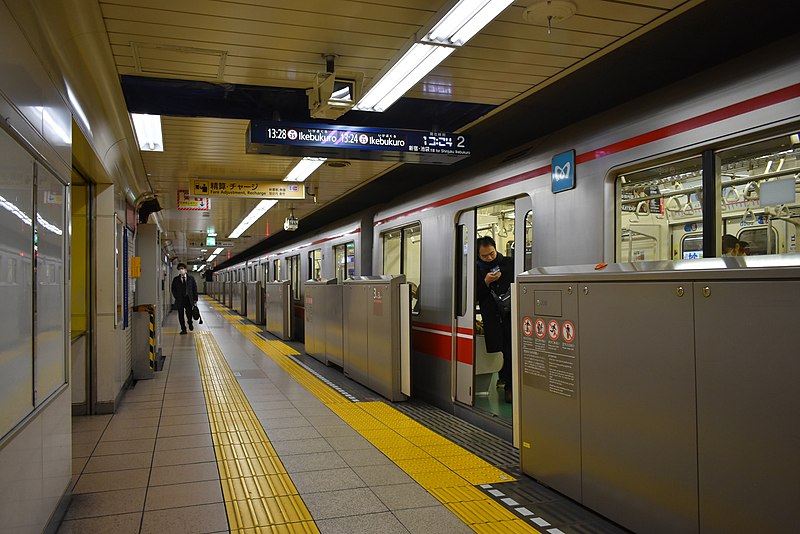 Файл:Higashi-Koenji Station 2019a.jpg