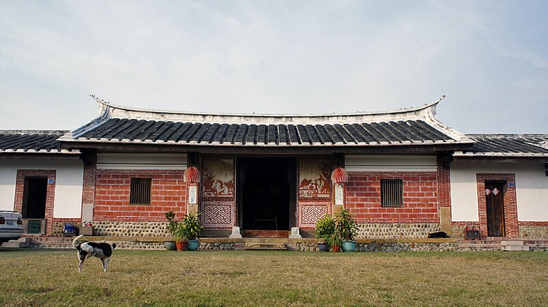 File:Lyus' Upper Roof-Tiled Residence.JPG