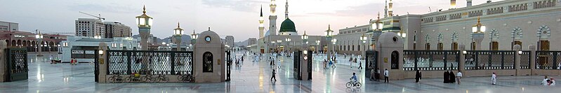 Файл:Madina Haram at evening.jpg