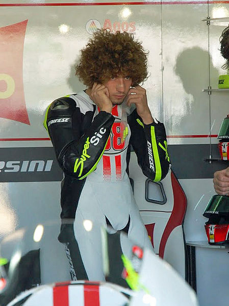 File:Marco Simoncelli 2009 Valencia.jpg