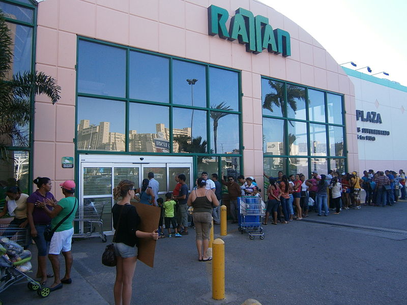 Archivo:People lines in Venezuela.JPG