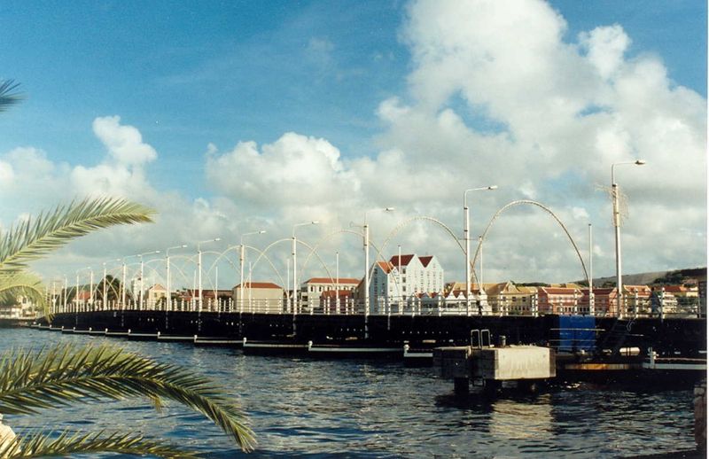 File:Pontjesbrug Willemstad.jpg