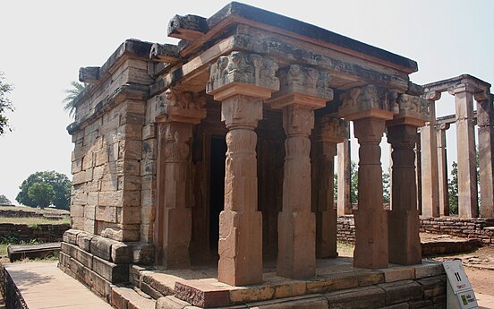 A tetrastyle prostyle Gupta period temple at Sanchi besides the Apsidal hall with Maurya foundation, an example of Buddhist architecture. 5th century CE.