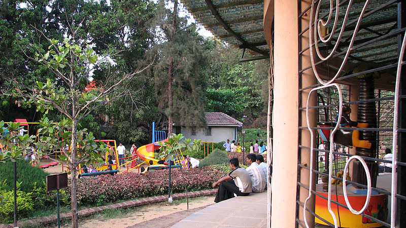 File:Savantwadi garden 3.jpg