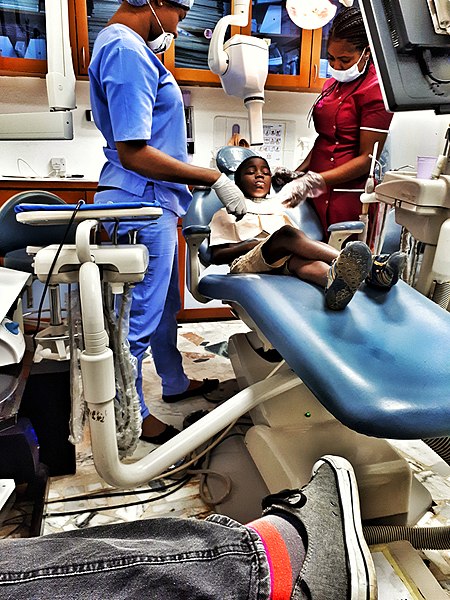 File:Teni at the Dentist's.jpg