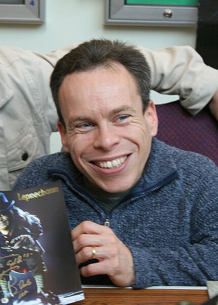 File:Warwick Davis, 2006.jpg