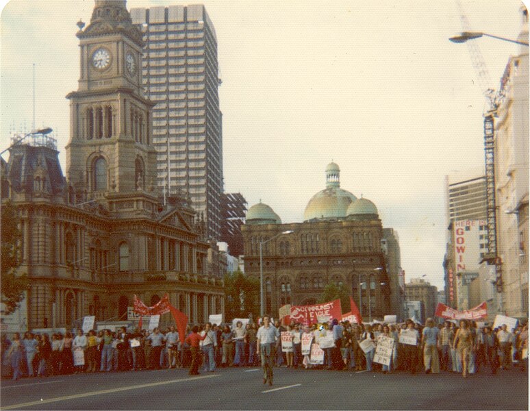 File:Whitlam dismissal 19751111 Sydney.jpg