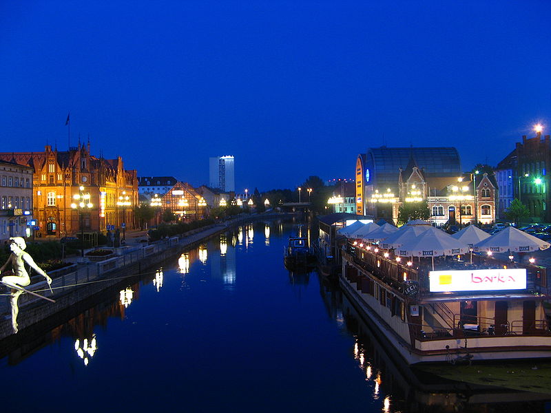 File:Bydgoszcz Mostowa noc.jpg