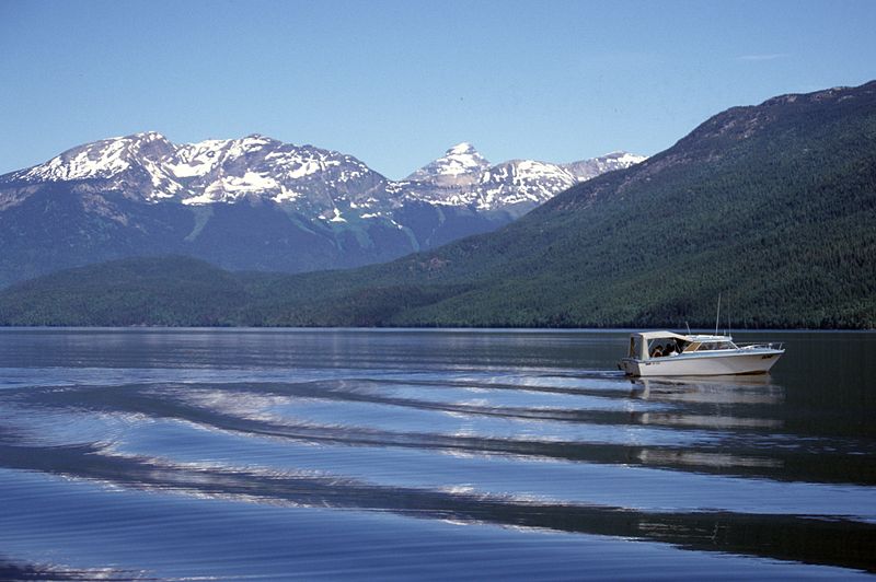 File:Clearwater Lake Garnet Peak.jpg