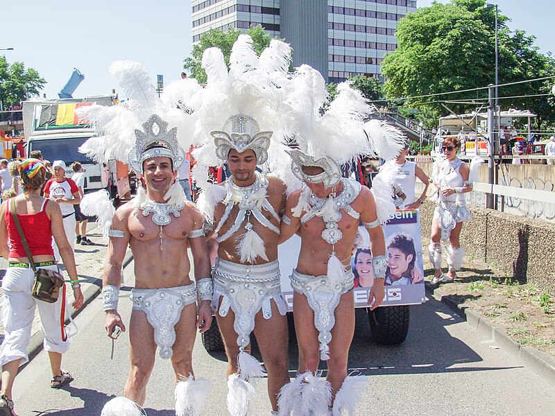 File:ColognePride 2006, Parade-7165263.jpg