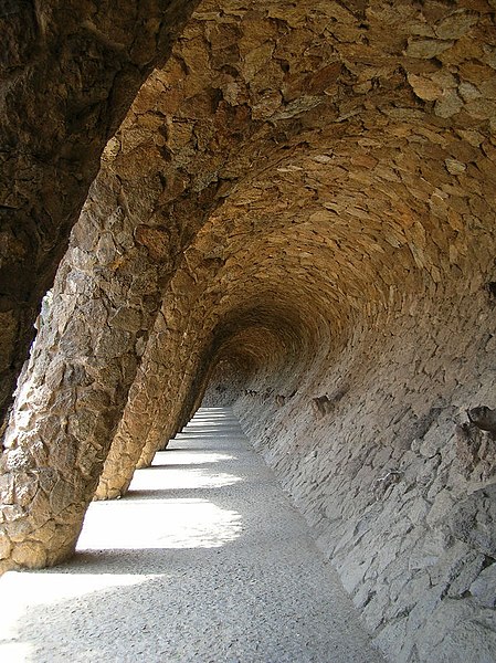 File:Colonnadeparkguell.jpg