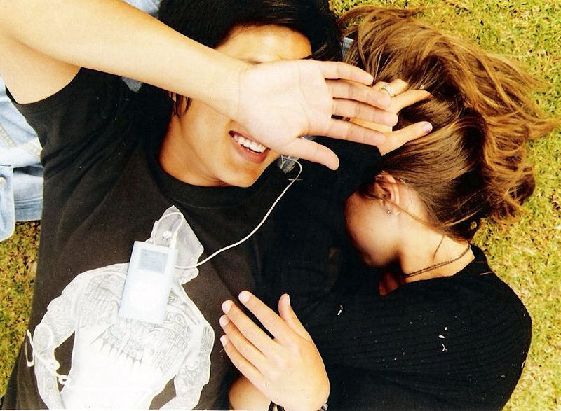 File:Couple lying on grass.jpg