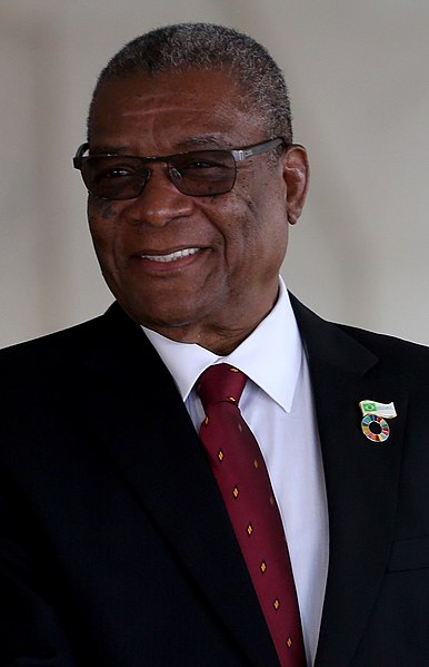 File:Evaristo Carvalho 2016.jpg