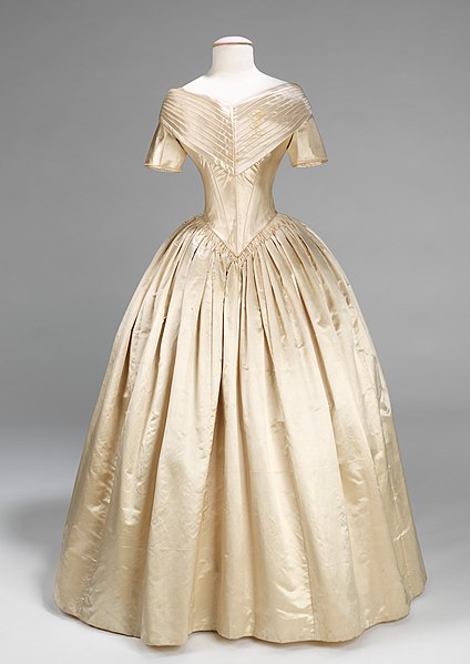 File:Evening Dress 1840-42 American.jpg