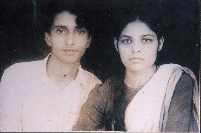 File:Kabi Dilwar And wife.jpg