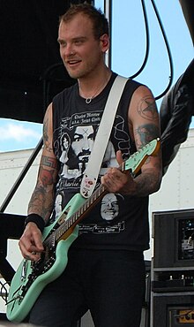 Skiba performing on the 2010 Warped Tour