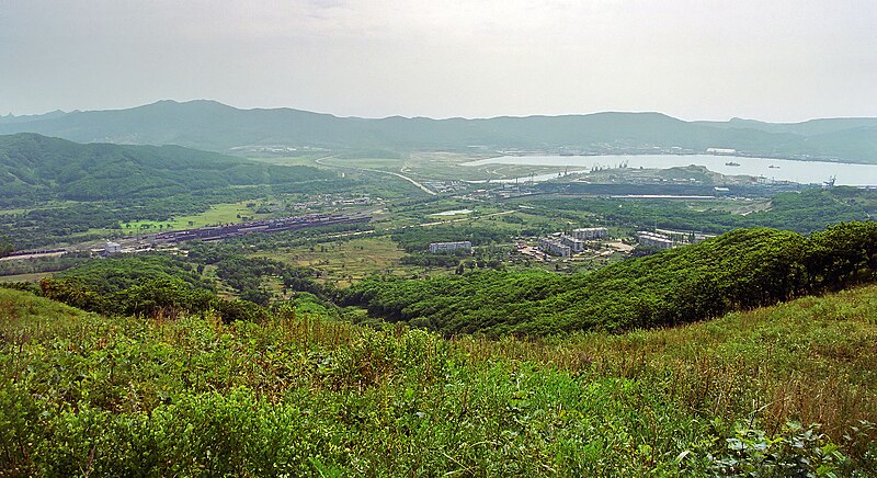 Файл:Nakhodka-Vostochnaya Station 2003.jpg