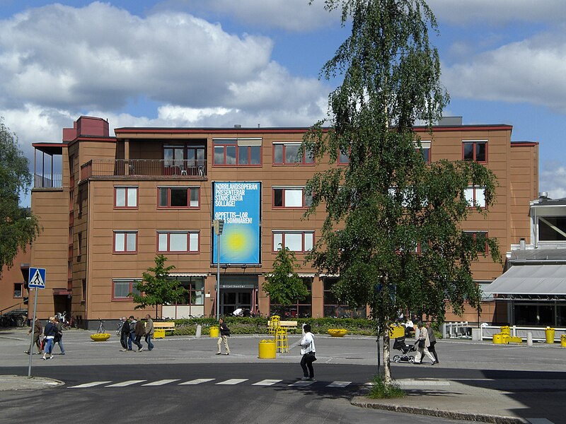 File:NorrlandsOperan-Gamla-brandstationen-2009-06-17.jpg