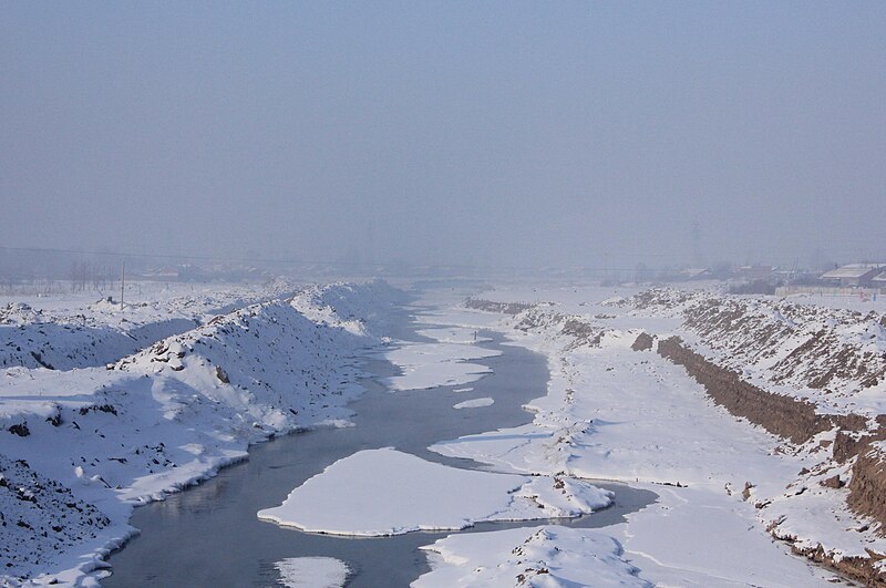 File:Yitong River in winter.jpg