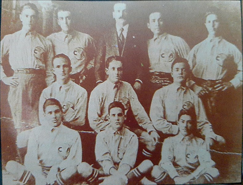 Archivo:Primera foto del América.jpg