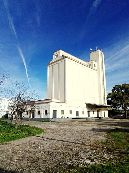 Archivo:Silo de Cáceres.jpg