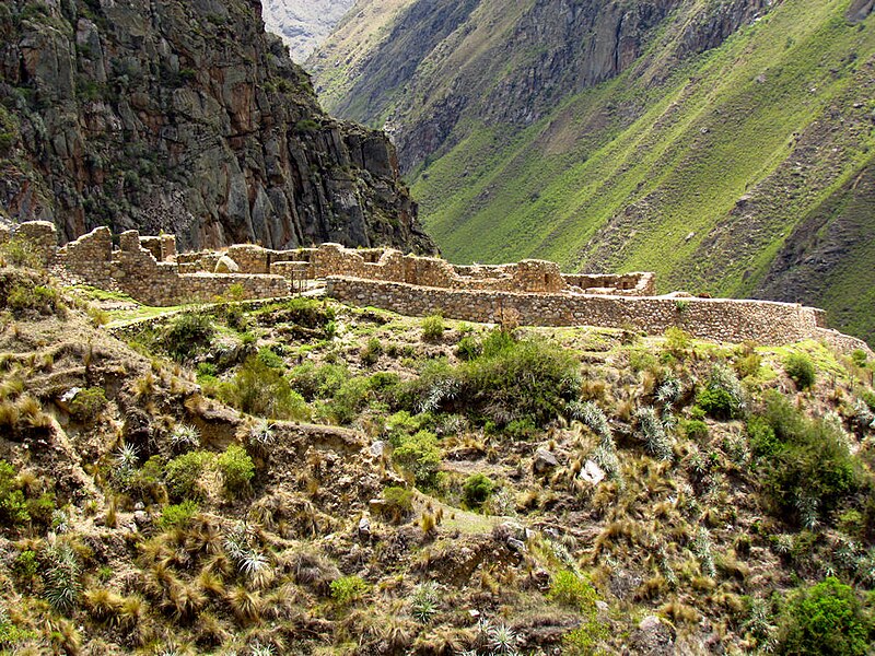 Archivo:Willkaraqay ruins.jpg