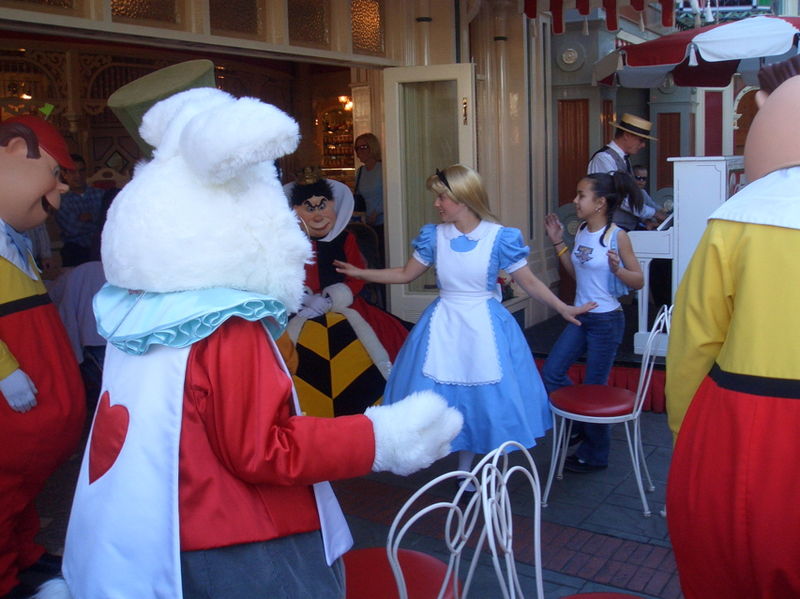 File:Alice plays musical chairs.jpg