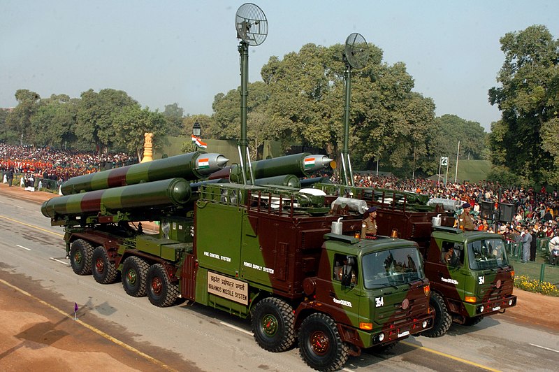 Файл:Brahmos launcher Republic day.jpg