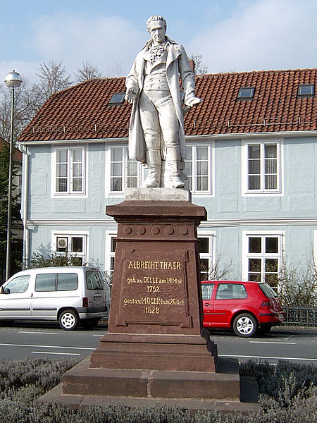 Файл:Albrecht Thaer Denkmal.jpg