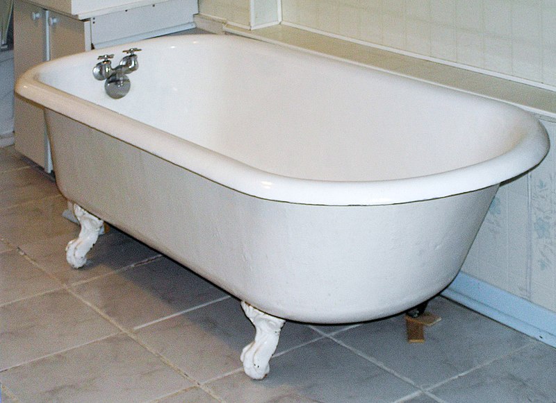 Файл:Clawfoot bathtub.jpg