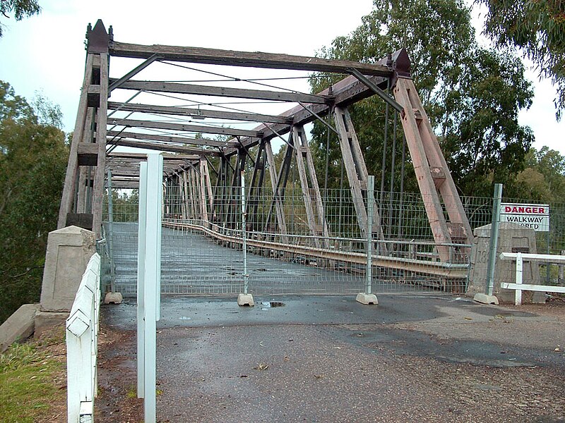 File:Hampden bridge-wagga.jpg