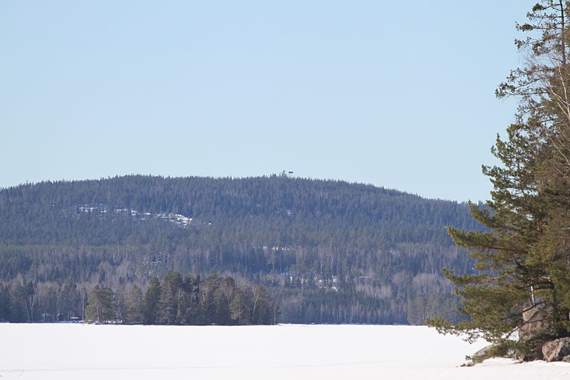 File:Landsberget från öst Halvarsviken.JPG