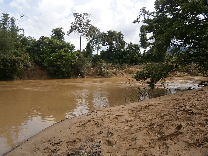 File:Lidung Jelo river bank.JPG