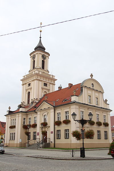 File:Swiebodzice town hall 2015.JPG