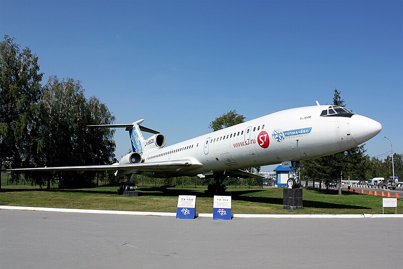 Файл:Tupolev 154 RA-85628 (87A757).jpg