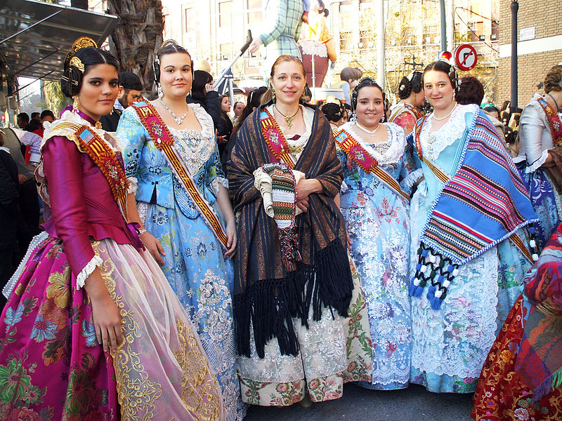 File:Falleras.jpg