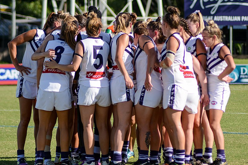 File:Fremantle AFLW team.jpg