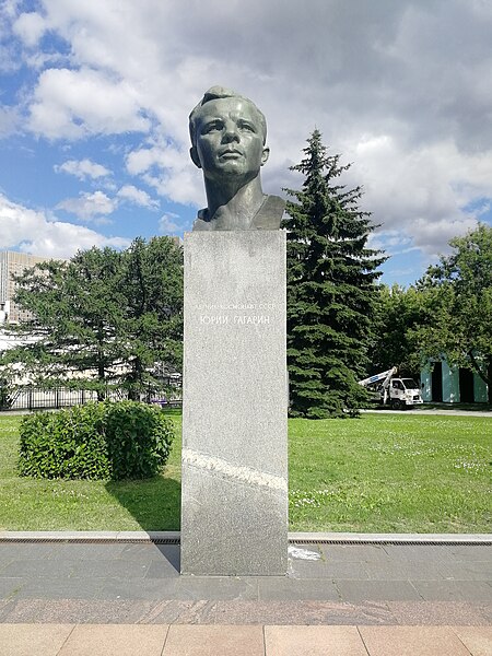 File:Gagarin.jpg