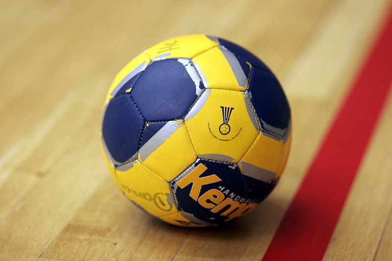 File:Handball the ball.jpg