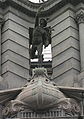 Estatua de Mercurio en el edificio del Banco de Bilbao en Gran Vía, Bilbao