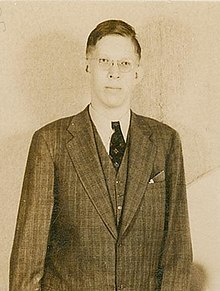 Robert Wadlow postcard (cropped).jpg