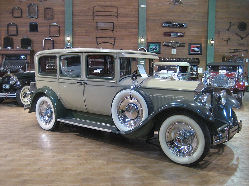 Archivo:1929Packard640SevenPassengerSedanRightSide.jpg